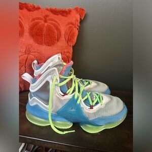 Nike Men's Lebron James XIX 19 Basketball Athletic Shoes DC9339-400 Size 8.5